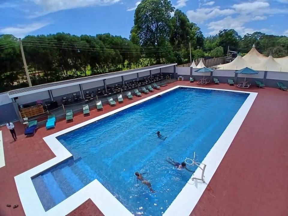 Super Break Hotel Kitale Exteriör bild
