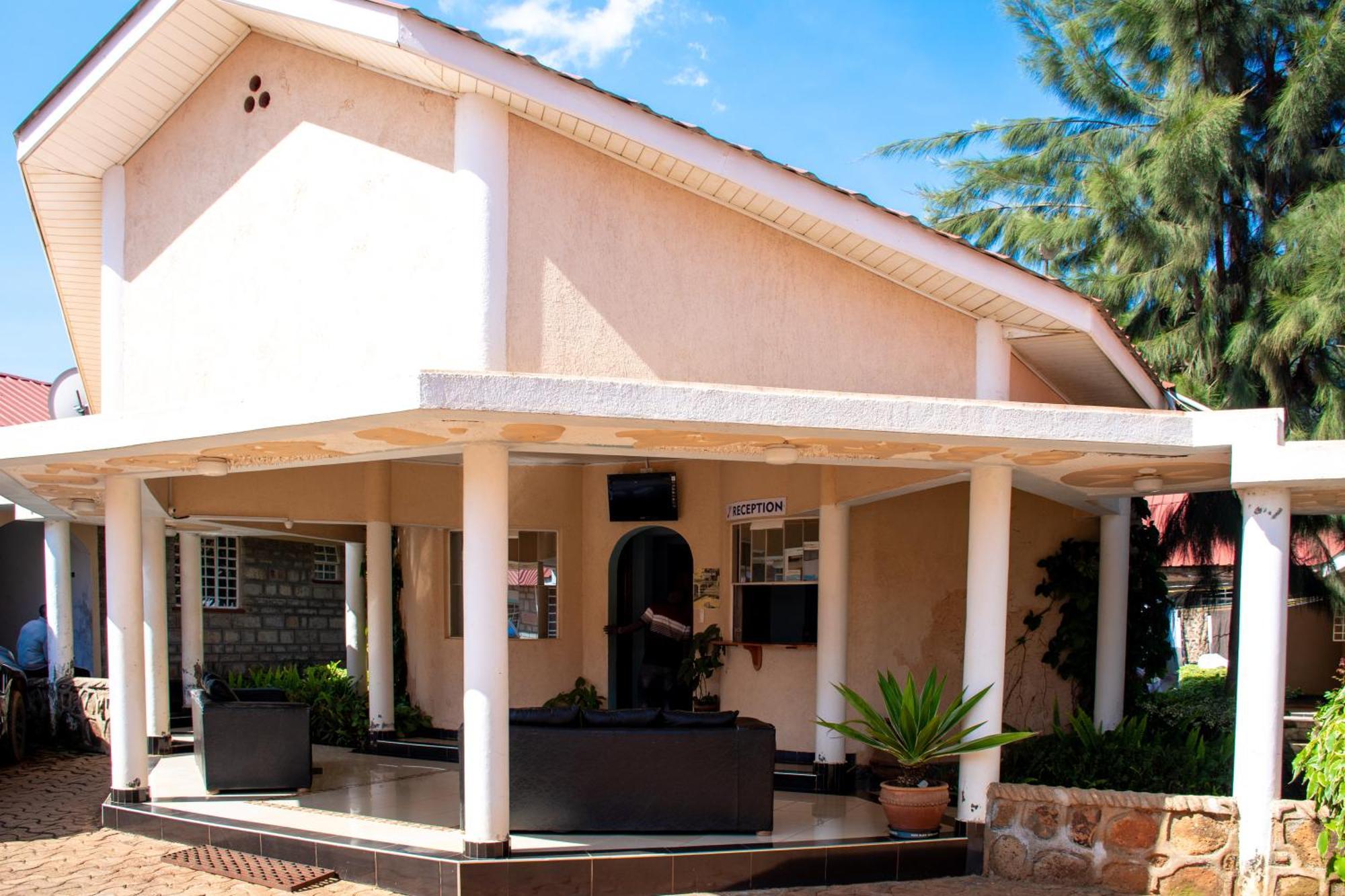 Super Break Hotel Kitale Exteriör bild
